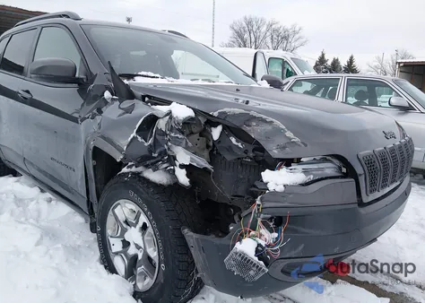 2019 Jeep Cherokee Trailhawk 4X4 z USA, uszkodzony, nr VIN 1C4PJMBX8KD188601